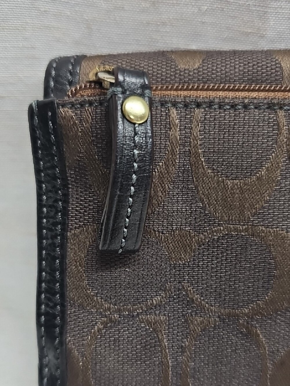 Coach Brown Signature Trifold Wallet with Black Trim - Picture 4 of 6